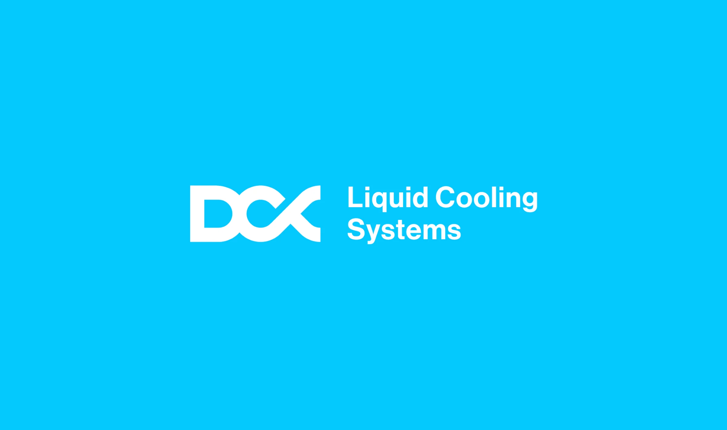 Logo DCX Liquid Cooling Systems, białe na niebieskim tle Electric Blue.
