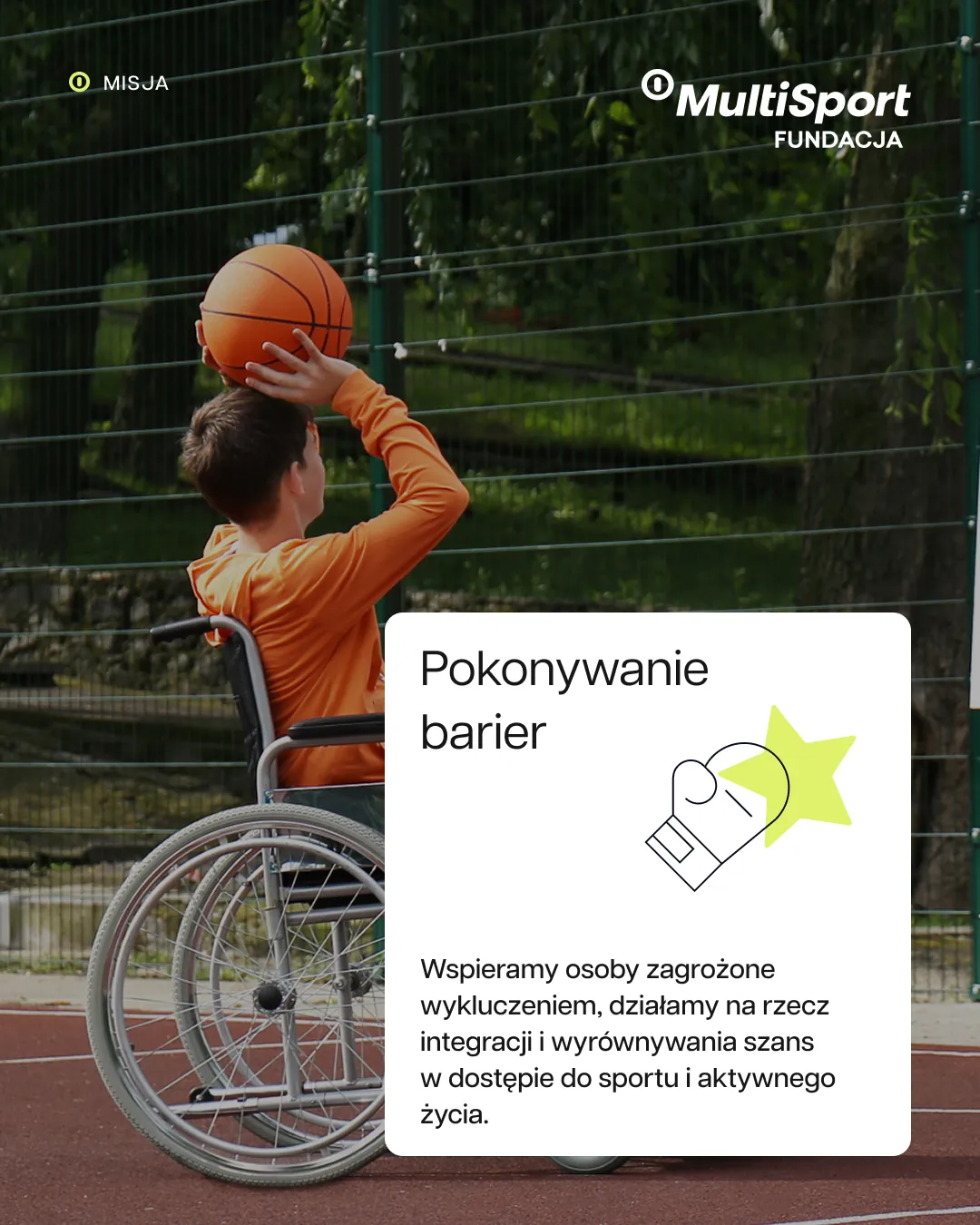 Post z serii o misji fundacji: chłopiec na wózku rzuca piłkę do kosza, obok biała karta „Pokonywanie barier” z ikoną rękawicy na limonkowej gwiazdce.