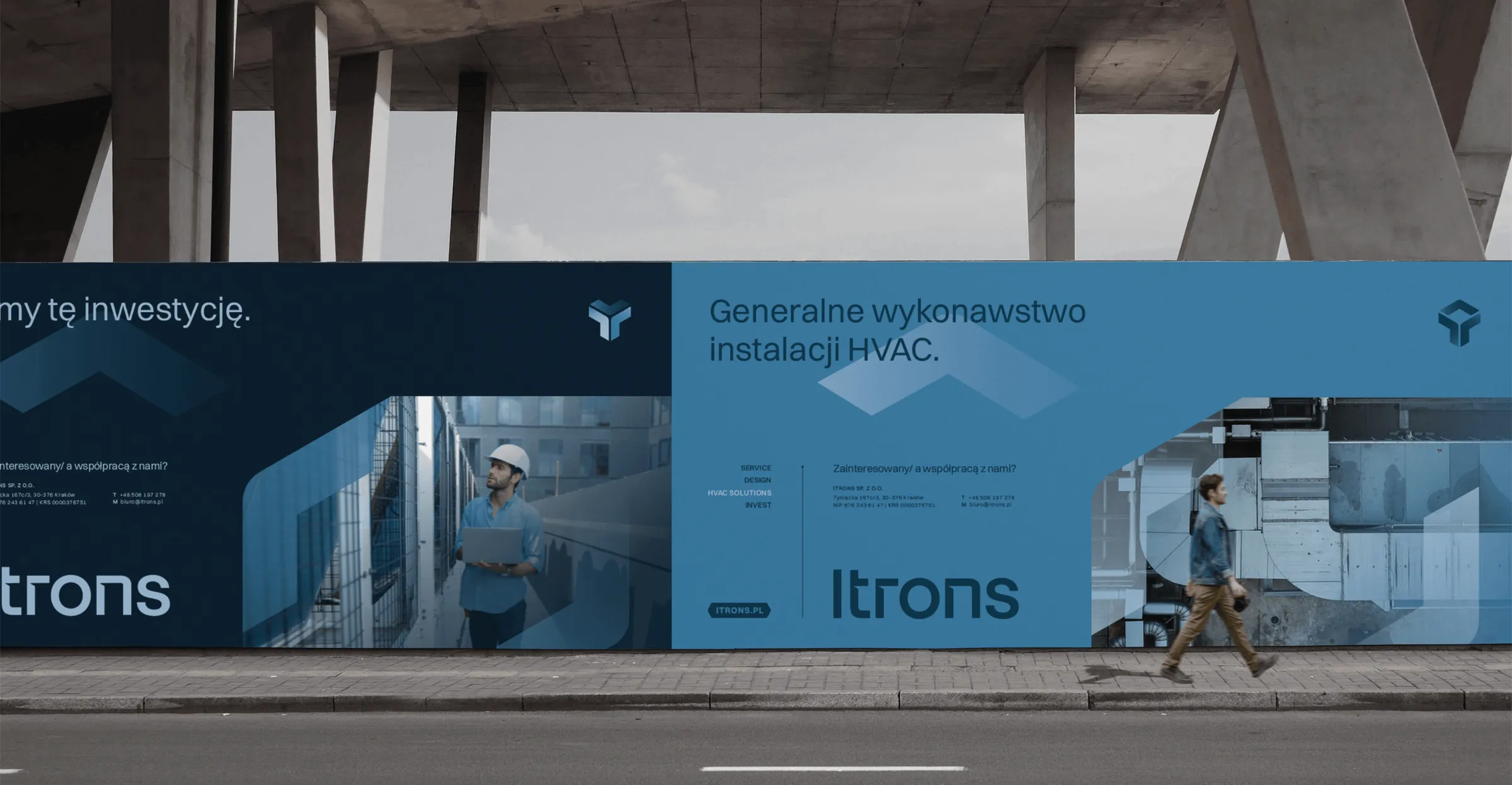 Banery Itrons i Itrons HVAC Solutions na ogrodzeniu budowy przy chodniku.