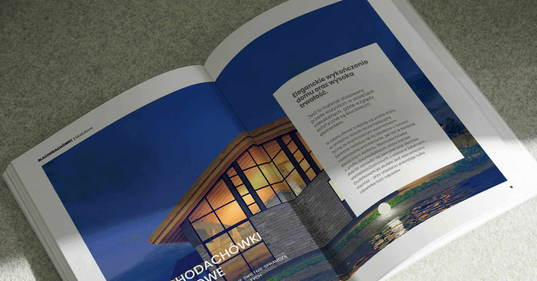 Katalog Regamet otwarty na rozkładówce działu blachodachówek modułowych ze zdjęciem domu nocą