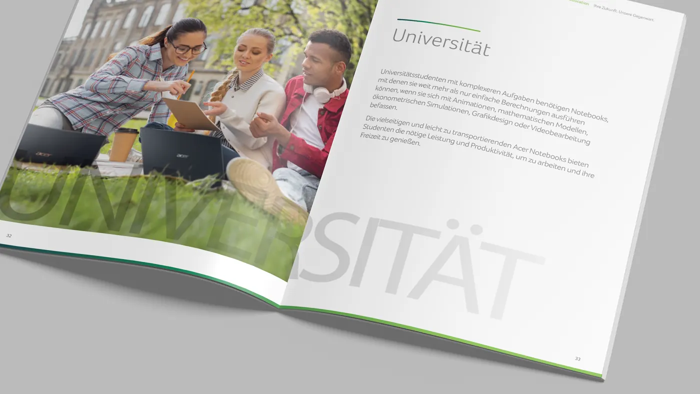 Broszura Acer dla uczelni z dużym napisem „Universität”
