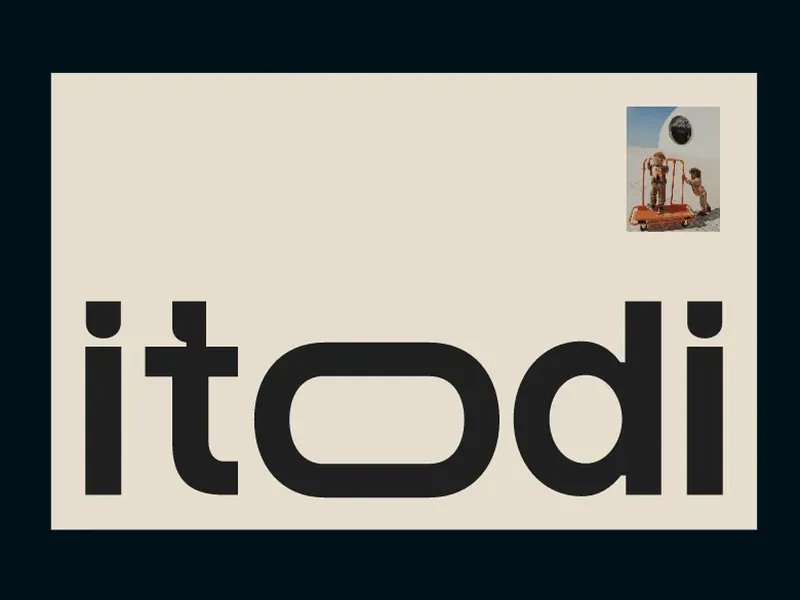 Beżowa wizytówka Itodi z dużym logo i małym zdjęciem na granatowym tle.