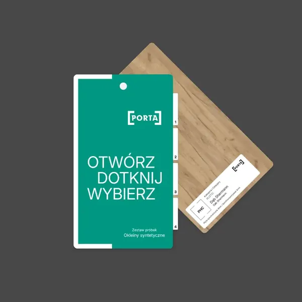 Zielona karta wzornika Porta z logo w nawiasach i hasłem „Otwórz, dotknij, wybierz” na próbce okleiny.