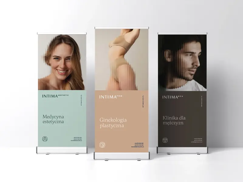 Trzy roll-upy Intima Aesthetic, Fem i Men: medycyna estetyczna, ginekologia plastyczna i klinika dla mężczyzn, każdy w kolorze swojego instytutu.