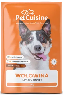 Saszetka PetCuisine, smak wołowina: pies na pomarańczowym tle.