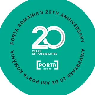 Okrągła przypinka ze znakiem 20.
