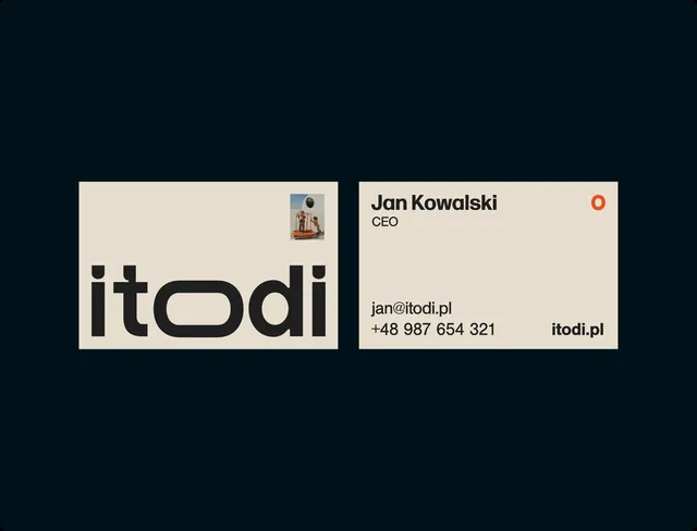 Przód i tył wizytówki itodi na granatowym tle.